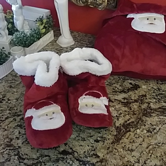 Soft & Coat Santa Throw & Bootie Set - Picture 3 of 4